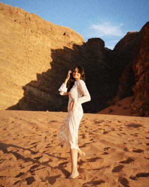 Shivvani Paatil Instagram - The prettiest golden hour I’ve seen! 🍯🤍 @hasanwadirum 
.
.
.
.
.
.
.
Jordan // Wadi Run // Sunset // Desert //