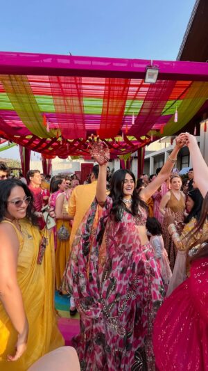 Shivvani Paatil Instagram - Nothing more fun than a wedding!! 🤍🕺Three days of a lot of fun, emotions and chaos. We wouldn’t have it any other way!! 🕺🎉😂❤️ #SarahAmbarJhoomUtha 

@thattallgirlyouknow @ambarsoodfitness @soodarmanster @saaanikaa @jain_sanskruti @_nathan.rodrigues_ @_tanmayb__ @saanchiiit @mehtajay2001 @rishi17m @phxebsyx @dagashubhankar @ashmit.kohli @devanshi.d.s @kunaal.tmh @aayavru @pooxxrad @tooshietrash @mehtajay2001 
.
.
.
.
.
.
.
.
.
.
.
Shaadi // Indian wedding // Lehenga // Sangeet // Baarat // Haldi // reception // Bride // Groom