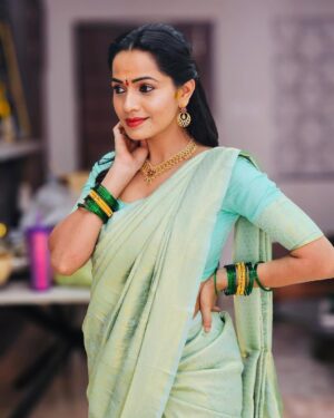 Shobha Shetty Instagram - Family ❤️
.
Outfit @naa_maguva 
.
#family#love#unconventional#mood#sareelove#