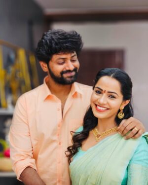Shobha Shetty Instagram - Family ❤️
.
Outfit @naa_maguva 
.
#family#love#unconventional#mood#sareelove#