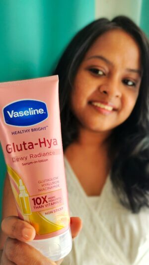 Shona Roy Instagram - Get Glowing Skin like never before with @vaselineindia Gluta Hya Serum in Lotion.
Get your hands on this👍👍
Comment for Link 🔗🔗
.
.
#vaseline #serum #lotion #lightweight #nonsticky #skincare #bodycare #skincaremusthaves #AD 
.
.
.
.
.
[ Serum Lotion skincare bodycare non sticky soft skin dewy ]