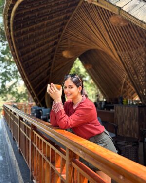 Shruthi Prakash Instagram - Can’t wait to share this experience with you!
Coming right up 
Timber tale series ❤️ @timbertalesofcoorg 

#shrutiprakash #resort #luxury #trip #valentines #loveislove #happy #nature #quiet #peace #loveit #coorg #travel