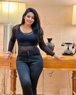 Shruthi Selvam Instagram - Heard You missed me ;) 💃 
.
.
#shruthiselvam #black #blacklover #ootd #fashion #love #happy fashion #phototoday #instadaily