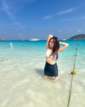 Shu-Han Liang Instagram - 想不到今天泰國普吉島就要播出了😍
只能說～美照與他的產地之戰今晚揭曉🙌🏻
應該很多人都記得一個月前😎🫱🏻‍🫲🏽大家在社群上幫了我很多忙吧！
就在今晚揭曉！
🤩🤩🤩🤩🤩🤩🤩🤩🤩🤩🤩🤩🤩🤩
期待期待食尚玩家兩天一夜go