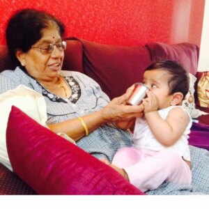 Shubha Poonja Instagram - ಅಮ್ಮ ನನ್ನ ನೀನು ಯಾಕೆ ಬಿಟ್ಟು ಹೋದೆ ನೀನು ಇಲ್ಲದೆ ನನಗೆ ಜೀವನವಿಲ್ಲ ನಿನ್ನ ಬಿಟ್ಟು ನನಗೆ ಬದುಕಕ್ಕೆ ಬರೋದು ಇಲ್ಲ 24 ಗಂಟೆ ನಿನ್ನ ಜೊತೇನೆ ಇರುತ್ತಿದ್ದೆ ಈಗ ನಾನು ಏನು ಮಾಡಲಿ ಎಲ್ಲಿ ಹೋಗಲಿ ಯಾರಿಗೋಸ್ಕರ ವಾಪಸ್ ಮನೆಗೆ ಬರಲಿ ನೀನು ನನ್ನ ಯಾಕೆ ಬಿಟ್ಟು ಹೋದೆ ನನ್ನ ಇಡೀ ಜೀವನಕ್ಕೆ ಅರ್ಥವಿಲ್ಲದೆ ಆಯ್ತು ನನ್ನ ಇಡೀ ಜೀವನವೇ ನೀನಾಗಿದ್ದೆ ನನ್ನ ಯಾಕೆ ಬಿಟ್ಟು ಹೋದೆ
I lost my mother on 6th march.. one day back... my life was revolving only around her.. she was my life.. whatever I did it was only around her.. today I stand devastated broken beyond repair.. I cannot imagine a life without her .. my life has absolutely zero meaning without her .. my heart is broken into a million pieces .. because my mom is everything....my life will.never be the same .. and I can never be the same.. my smile is lost mommy...