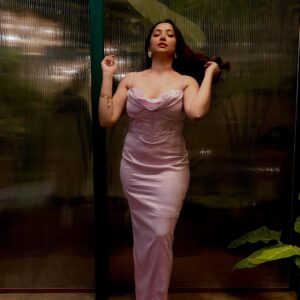 Shweta Basu Prasad Instagram - And it’s streaming! Oops ab kya!? @jiohotstar 
.
.
.
Stylist @anokha_ann 
📸 @priyeshaknair 
👗 @ksonchhatraa