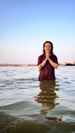 Shweta Gulati Instagram - “OM NAMAH PARVATI PATAYE HAR HAR MAHADEV”

#mahakumbh2025✨♥️ #grateful #blessed