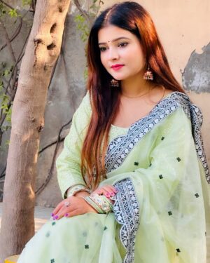 Shweta Jaiswal Instagram - 🌸🌸🌸🌸

#saree #photography #love #sareelove #sareelover #outfits #sareefashion