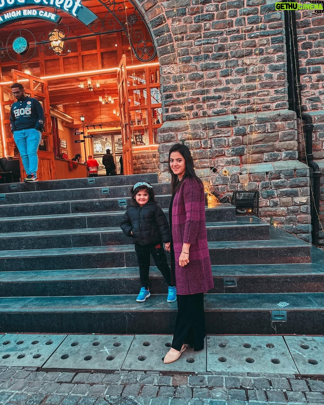 Shweta Sood - 3 Likes - Photo Dump From Yesterday!
.
#AnayaSood
.
.
.
.
.
.
.
#potd #shimla #himachal #winter #christmas #newyear2024 #shwetasood #punjabibrizzle 💕
