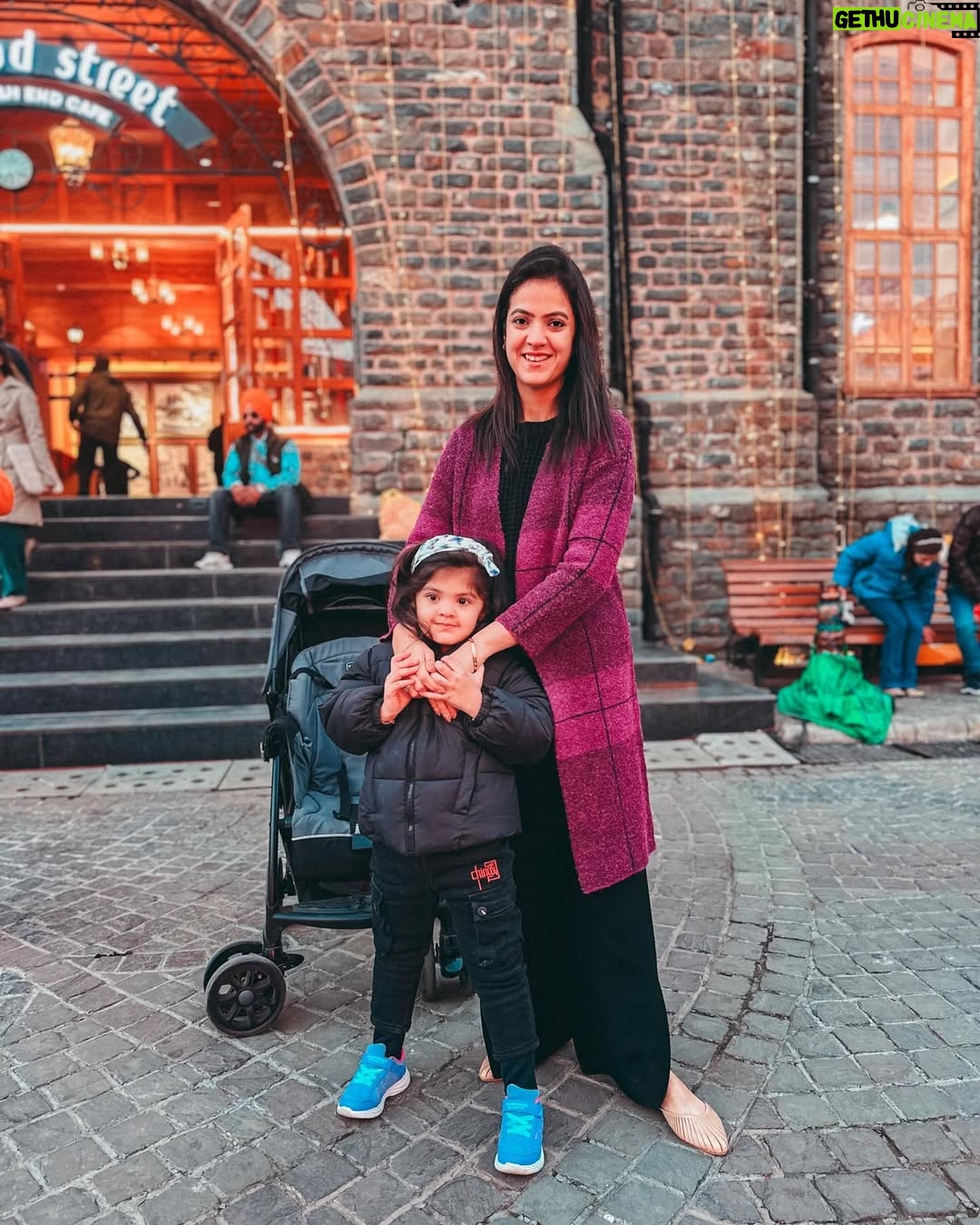 Shweta Sood - 3 Likes - Photo Dump From Yesterday!
.
#AnayaSood
.
.
.
.
.
.
.
#potd #shimla #himachal #winter #christmas #newyear2024 #shwetasood #punjabibrizzle 💕