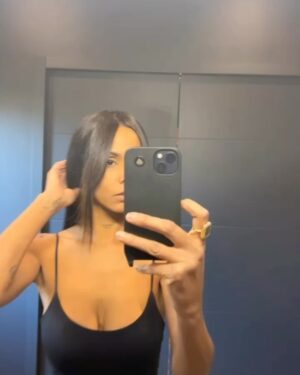 Shy'm Instagram - Aurevoir cheveux de rêve 
🥲 fort 
(merci ma @aminataparis_hair_designer)