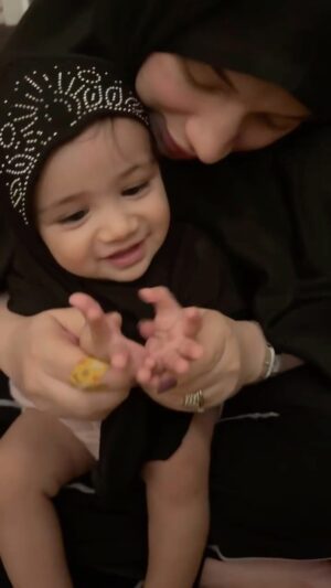 Sidra Batool Instagram - When you make your child make dua for you because …..