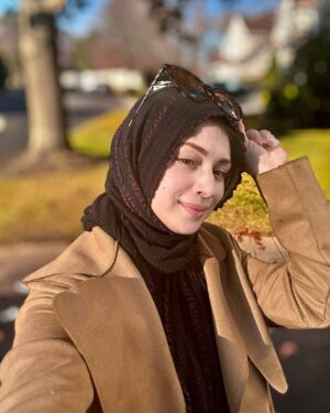 Sidra Batool Instagram - Isn’t she ?