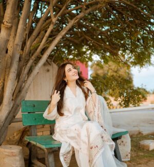 Sidra Niazi Instagram - 🕊️

Wearing my favourite @annusabrar 🤍