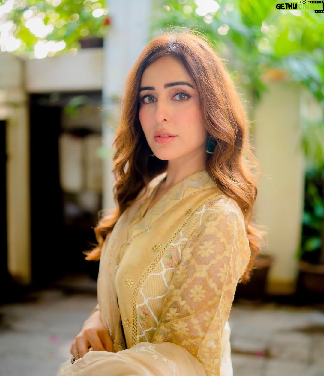Sidra Niazi - 134.7K Likes - Eid day 2 💛
Wearing @annusabrar 💫
