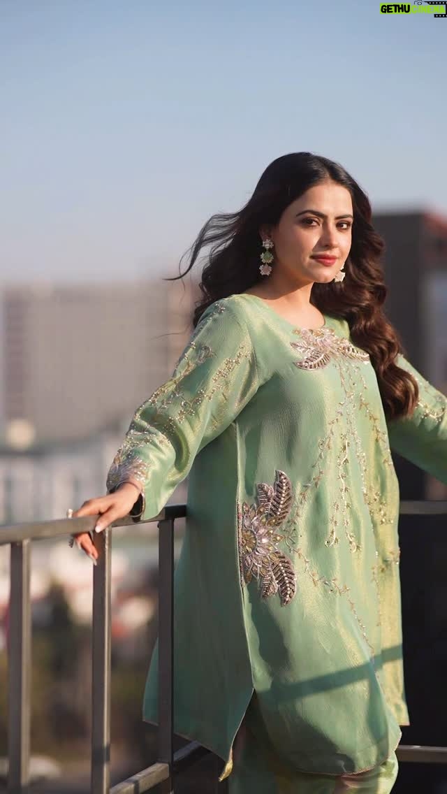 Simi Chahal - 20.3K Likes - dass mai hi kyon ?!
on loop 🔂 @wazir.patar @basantkur 💌
-
Suit : @alif_chandigarh
Jewelry : @theurbanglitter
VC : Mandeep ( @daasfilms )