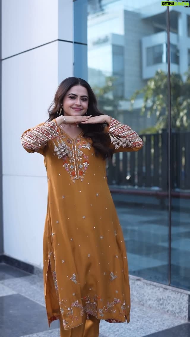 Simi Chahal - 21.7K Likes - puchhe je koi haal fer jhoota jeha hass da 🫠
-
Suit by @ranipinklabel
Jewelry : @theurbanglitter
VC : Mandeep ( @daasfilms )