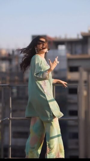 Simi Chahal Instagram - Bloopers 🤭

Suit : @alif_chandigarh 

Jewelry : @theurbanglitter