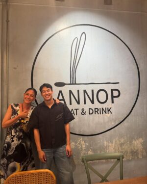 Sinjai Plengpanich Instagram - มาแล้วมาชิมอาหารใต้ที่ร้านเปิดใหม่ของ  @por_unnop  ร้าน“ANNOP” EAT&DRINK ร้านสวยเก๋ อาหารอร่อยทุกจาน บาร์ชั้น3บรรยากาศดีมาก เปิดแล้วนะคะ😘😋🥂🍾🥳
