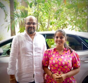 Sireesha Bhagavatula Instagram - Of all the blessings in life, this is one the biggest ones. Such a divine feeling everytime I get to meet him, interact with him, sing for him, sing with him, listen to him play the harmonium, listen to him correct me when I make a mistake and most importantly listen to his music. Aren’t these the real treasures in life?! I say YESS IT IS. Grateful to God for these experiences. 🧿

Happy birthday @vidyasagarmusicofficial sir. 😇