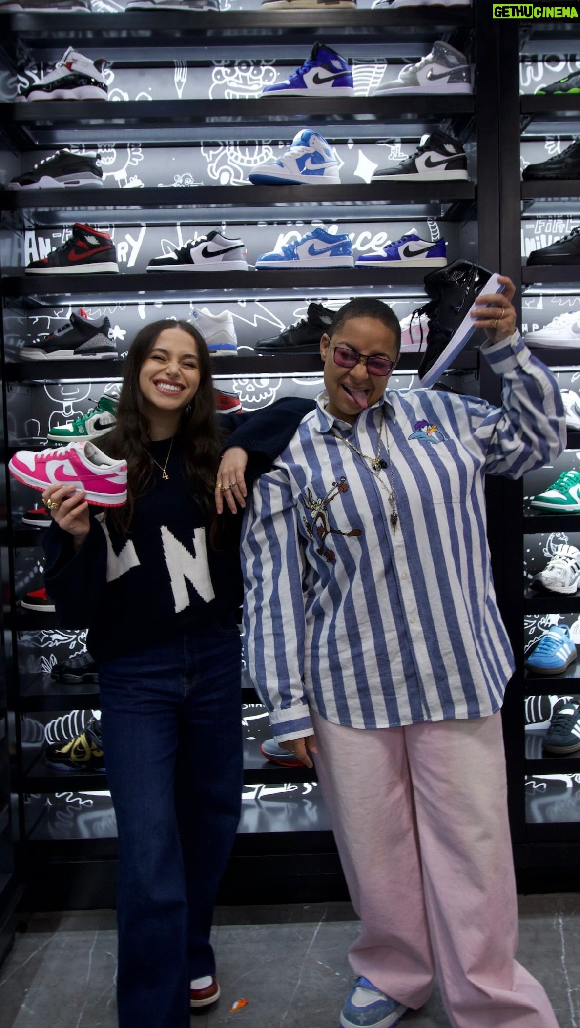 Sky Katz - 6.3K Likes - getting @ravensymone a pair of shoes 👟🖤