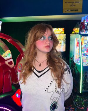 Skylar Gray Instagram - like totally 🛼🩵❕

#80s #rollerskating #retroaesthetic #photoshoot #makeupoftheday
