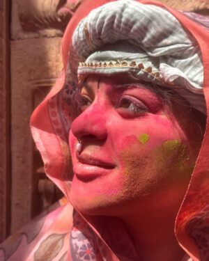 Sneha Wagh Instagram - Vrindavan Ki Holi ……. 💝
Cheerjeevo Hori Ke Rasiya Shri RadhaRaman ……. 🪷
.
.
.
.
.
.
.
#vrindavan #brajdham #brajkiholi #shriradharaman #radharaman #radheradhe #radheshyam #krishna #radha #holi #hori #snehawagh #sarangesneha
