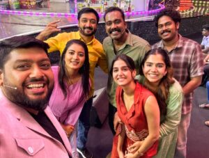 Snisha Chandran Instagram - Team❤️

#picoftheday #picture #love #flowerssmartshow #instagood #instagram #like 
@anaswara.rajan @sajingopu @jisma_jiji_kizhakkarakattu @rjmithun @sarathdasz @roshan_shanavas_
