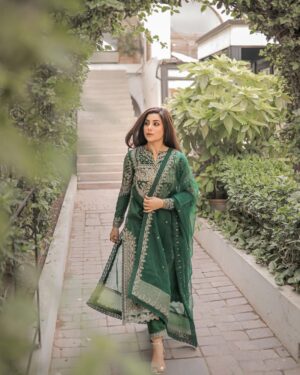 Sohai Ali Abro Instagram - 🧚🏼

.
.
.

👗 @faizasaqlain 
💇🏻‍♀️💄 @nabila_salon 
📸 @rehanmithanii 

#theumpireshow
@arydigital.tv