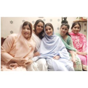 Sohai Ali Abro Instagram - There are going to be some painful moments in your life that will change your entire world in a matter of minutes. These moments will change YOU. 
Let them make you stronger, smarter and kinder. But don’t you go and become someone that you’re not. Cry. Scream if you have to. Then you straighten out that crown and keep it moving. 
Some of the kindest souls I know have lived in a world that was not so kind to them. Some of the best human beings I know, have been through so much at the hands of others, and they still love deeply, they still care. 
Sometimes, it’s the people who have been hurt the most, who refuse to be hardened in this world, because they would never want to make another person feel the same way they themselves have felt. 
If that isn’t something to be in awe of, I don’t know what is. 
These beautiful souls are proof that you can walk through hell and still be an angel. 
#thestrengthinourscars
#girlpower
#surkhchandni 🖤♥️