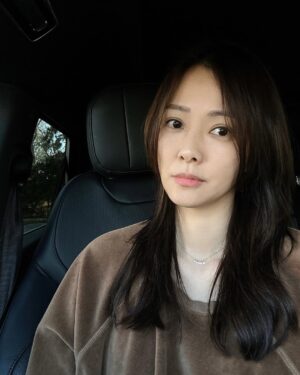 Son Tae-young Instagram - :
감기조심 하시구 따뜻한 주말 되세요♥️🐈‍⬛