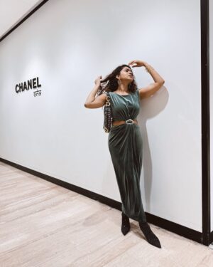 Sonal Aggarwal Instagram - Oh, this? Just my ‘walking past Chanel’ look 💚 
.
#pinkpeppercorn #stylewithsonal