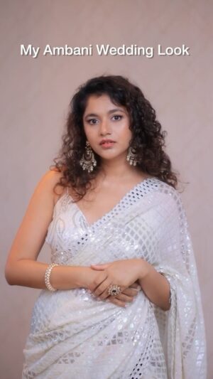 Sonal Aggarwal Instagram - This would be my look if I was attending the most talked about wedding in the world right now! ✨

I created this look using my favourite makeup products from @YSLBeauty which is now available exclusively only on @MyNykaa 
#Gifted #YSLMakeup