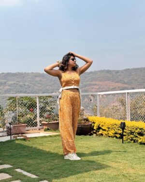 Sonal Aggarwal Instagram - Nothing like comfy handlooms in popping colours for the summer!!! ☀️🌻
.
Sustainably chic orange Cord-set & Gorgeous green pants from @morethanshapes 🧡💚
.
@inovatuspr #pinkpeppercorn #sustainablefashion #summerstyle #stylewithsonal