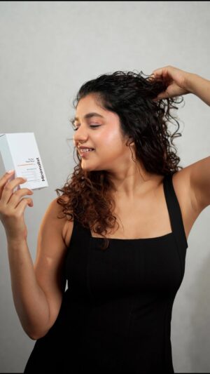 Sonal Aggarwal Instagram - I love traveling ✈️🌍 
With this minimalist Hair Repair Ritual Travel Kit 🧴I’ve now discovered the best way to keep my hair happy on my travels ❤️

Makes it even more better! 

And the best part – it comes FREE with any 2 minimalist products on the Nykaa Pink Love Sale 🛍️🎉. Make sure you check it out today! 🏃‍♀️💨

@mynykaa @beminimalist_
#AD #Minimalist #HideNothing