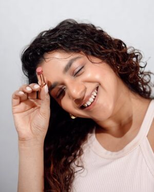 Sonal Aggarwal Instagram - #Gifted | In my soft girl era… 
Because this valentines day is all about An Idôle Affair… 🌸
.
Celebrating with @lancomeofficial Lip Idôle Butter Glow & Lancôme Idôle Perfume

#Lancomelndia #Lancomeldole #Lipldole
#LancomeMakeup #LancomeFragrance #valentinsday