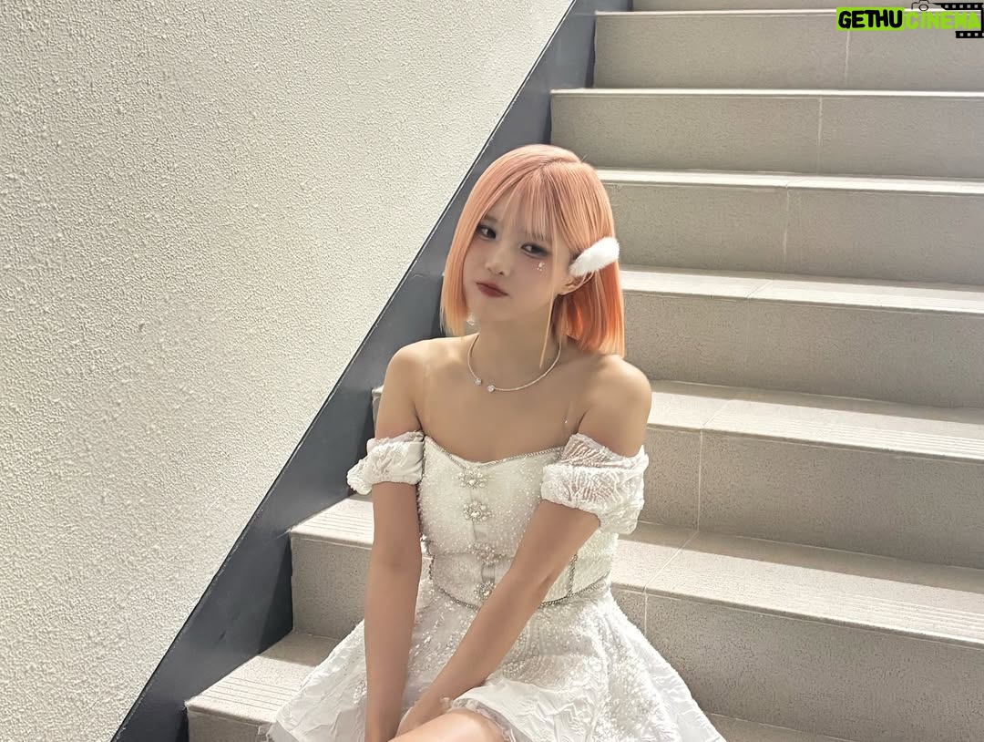 Song Ha-young - 235.9K Likes - 뜨겁고 눈부셔 애틋했던 날