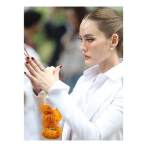 Sonia Couling Instagram - Today. 09.09.24 เวลา 09.09. พิธีบวงสรวง ณ เทวลัยพระพิฆเนศช่อง 7 HD

เปิดตัวรายการใหม่อย่างอบอุ่น … The Social Warrior, สมรภูมิโซเชียล… จะเกิดขึ้นเร็วๆนี้…. 

#thesocialwarrior 
#สมรภูมิโซเชียล
#masterJT
#masteraum
#mastergubgib
#masterning

#TikTokShop
