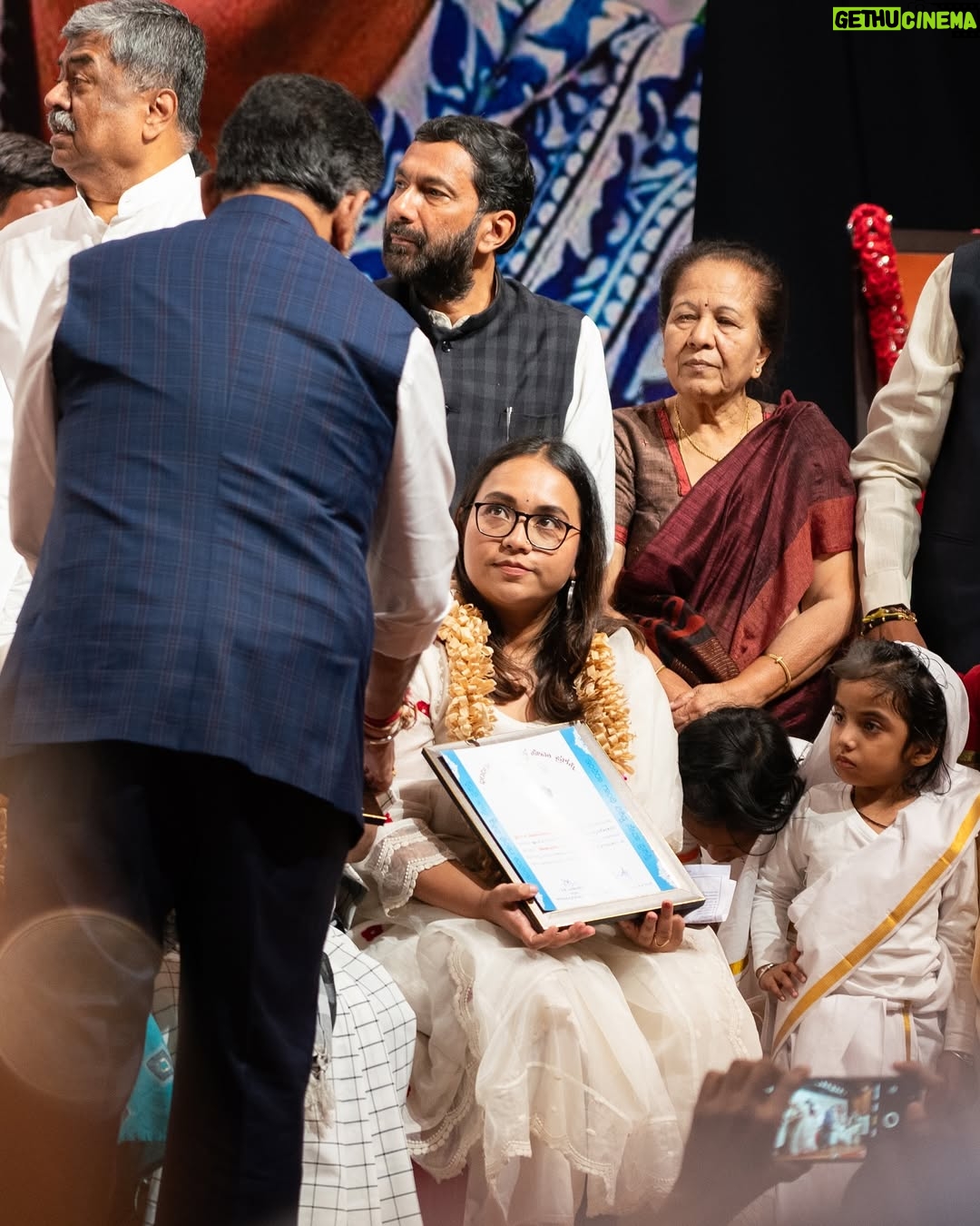 Sonu Venugopal - 26K Likes - Thank you for the honour Karnataka Pradesh Congress Committee, Hon CM and DY CM and @sowmyareddy_official.
A little bit of context - On the ocassion of Smt Indira Gandhiās birth anniversary, KPCC chose to honour women from various fields (All doing some fantastic work) and I was one among them. As a comedian, I feel a bit awkward to be amongst these wonderful ladies who are working every single day to make this country a better one, but it also makes me realise my responsibility, to make someoneās day better and this wouldnāt have happened if you didnāt support me in my journey.
So, to everyone who is reading this - THANK YOU!
šø @sham.mov