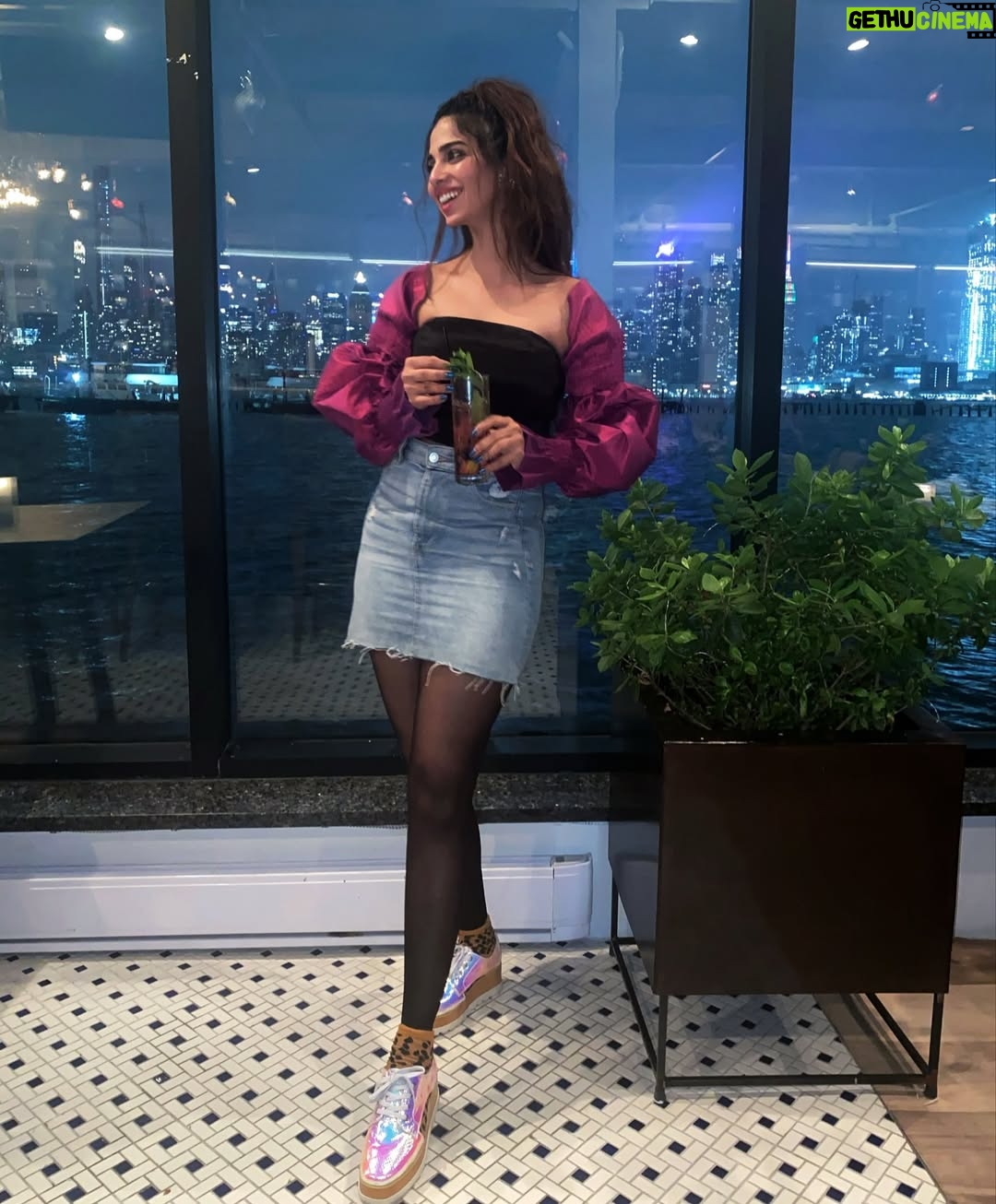 Sonya Hussyn - 32.7K Likes - Very cutesy, Very demure šš„š§ø
.
.
#sonyahussyn #demure #traveldiaries #photodump