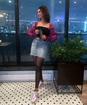 Sonya Hussyn Instagram - Very cutesy, Very demure 🎀🥂🧸

.
.
#sonyahussyn #demure #traveldiaries #photodump