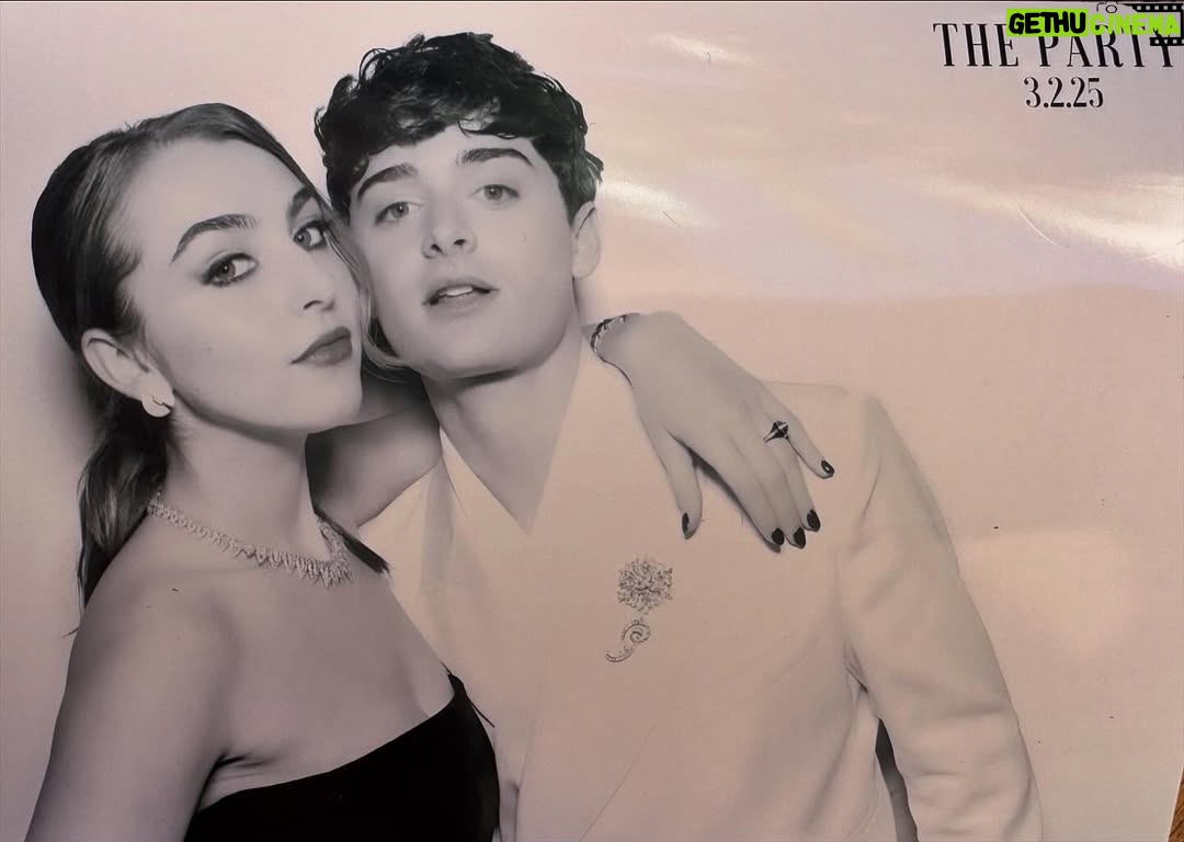 Sophie Levy - 10.2K Likes - Loves a Photo Booth