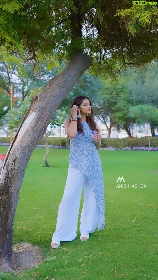 Sowmya Menon - 50.6K Likes - Wrapped in whispers of the sky, rooted like the ancient tree where elegance meets nature’s poetry. 🌿💙
👗 @resha_by_rehana_shana
📷 @anish_k_ashok
💄 urs truly...
#sowmyamenon #reels #actorlife #kfi #mollywood #tollywood #kollywood #ownyourstyle #fashionstatement