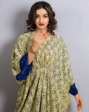 Sowmya Menon Instagram - It was an absolute honor and pleasure to walk as the showstopper for @alishapparels !🌟👗
Thank you @shabnam.kassam.75 ma'am & team for your warm welcome and affection ❤️❤

📷 @roshkumar_photography 

#HonorAndPleasure #Showstopper #AlishApparel #Grateful #FashionShow
