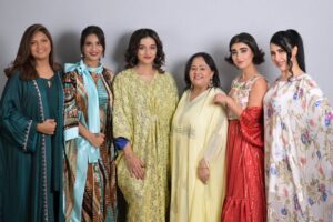 Sowmya Menon Instagram - It was an absolute honor and pleasure to walk as the showstopper for @alishapparels !🌟👗
Thank you @shabnam.kassam.75 ma'am & team for your warm welcome and affection ❤️❤

📷 @roshkumar_photography 

#HonorAndPleasure #Showstopper #AlishApparel #Grateful #FashionShow