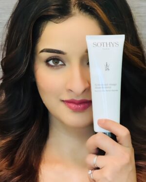 Sowmya Menon Instagram - In love with SOTHYS self care products! ✨
Enjoy and pamper yourself with their amazing range. Use the promo code "SOWMYA" for a special 10% discount on all products ❤️❤

 #SelfCareWithSOTHYS