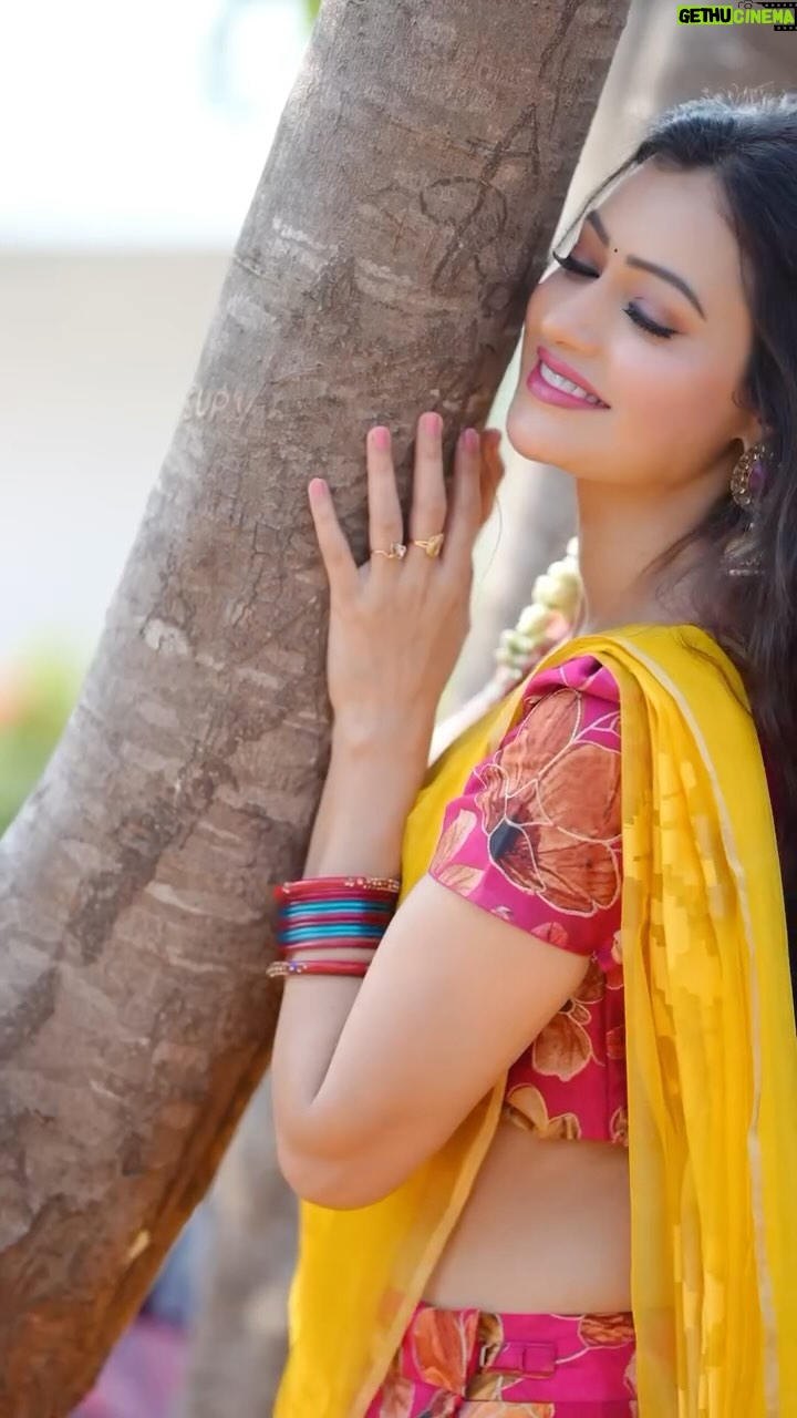 Sowmya Raoh - 19.3K Likes - Hailesoo hailesa in shooting gap ❤️😁💃
Costume @tanvitha_desighner_botique
Photography @mohan_.portraits
#sowmyasharada #sowmyarao #shooting #explore #reels #reelsinstagram #saipallavi #haileselassie #halfsaree