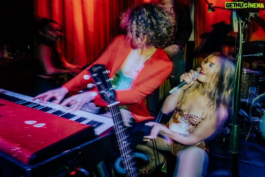 Spencer Grammer - 447 Likes - Thnx 2 all who came last week for ⚡️WHAM BAM GLAM⚡️by @belleandchain
Stay tuned for next installment 🙏🏼 @swyndle.la for banging the gong
📷 @dug.moore
#whambamglam #belleandchain #livemusic #glamrock #lamusic #lastory