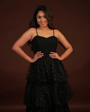 Sreethu Krishnan Instagram - Dark feminine energy 🖤🌝✨

Photographer: @gk_.photography._ 
Costume Design : @the.__.crescent 
Costume Stylist.: @takkaru_logesh 
Makeup: @profile_makeover 
Hair: @mani_stylist_ 
Studio : @njstudios_7159 

#sreethukrishnan #shoot #photoshoot