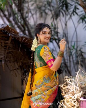 Sridevi Vijaykumar Instagram - Explore the magic of traditions ✨️
.
.
.
.
.
.

Outfit : @kadhambari_studio 

Jewellery: @karnikajewelshyd 

Make up :@ramya_mua 

Hair : @ganesh_hair_architect 

Photography :@ashokarsh

@vijaytelevision
Jodiareyouready #season2
#tradition #indian #culture #folk #danceshow #outfit #halfsaree #jewelry #indianfashion #weekend #holi #happyholi #instagood #instapic #sridevivijaykumar #sridevi #jodiareyouready #vijaytelevision #vijaytv #hotstar #jiohotstar #Saturday #sunday